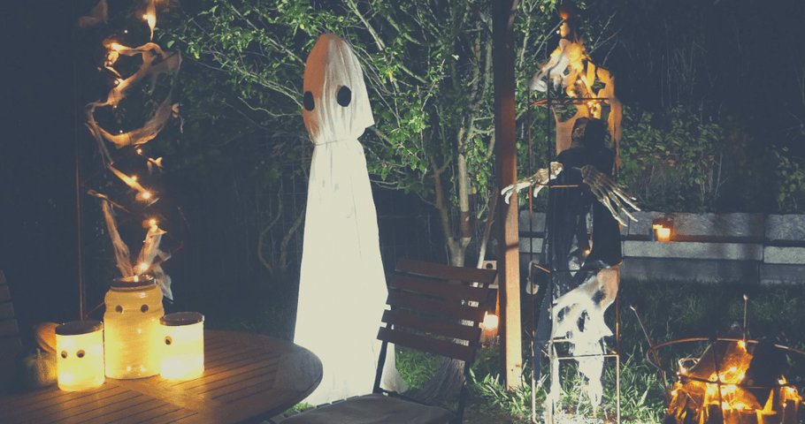 Crea le tue spettrali decorazioni di Halloween per il giardino