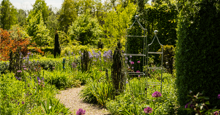 Struttura nel giardino